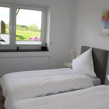 Gaestezimmer Bergerhof - Ankommen Und Wohlfuehlen Neuss Exterior foto